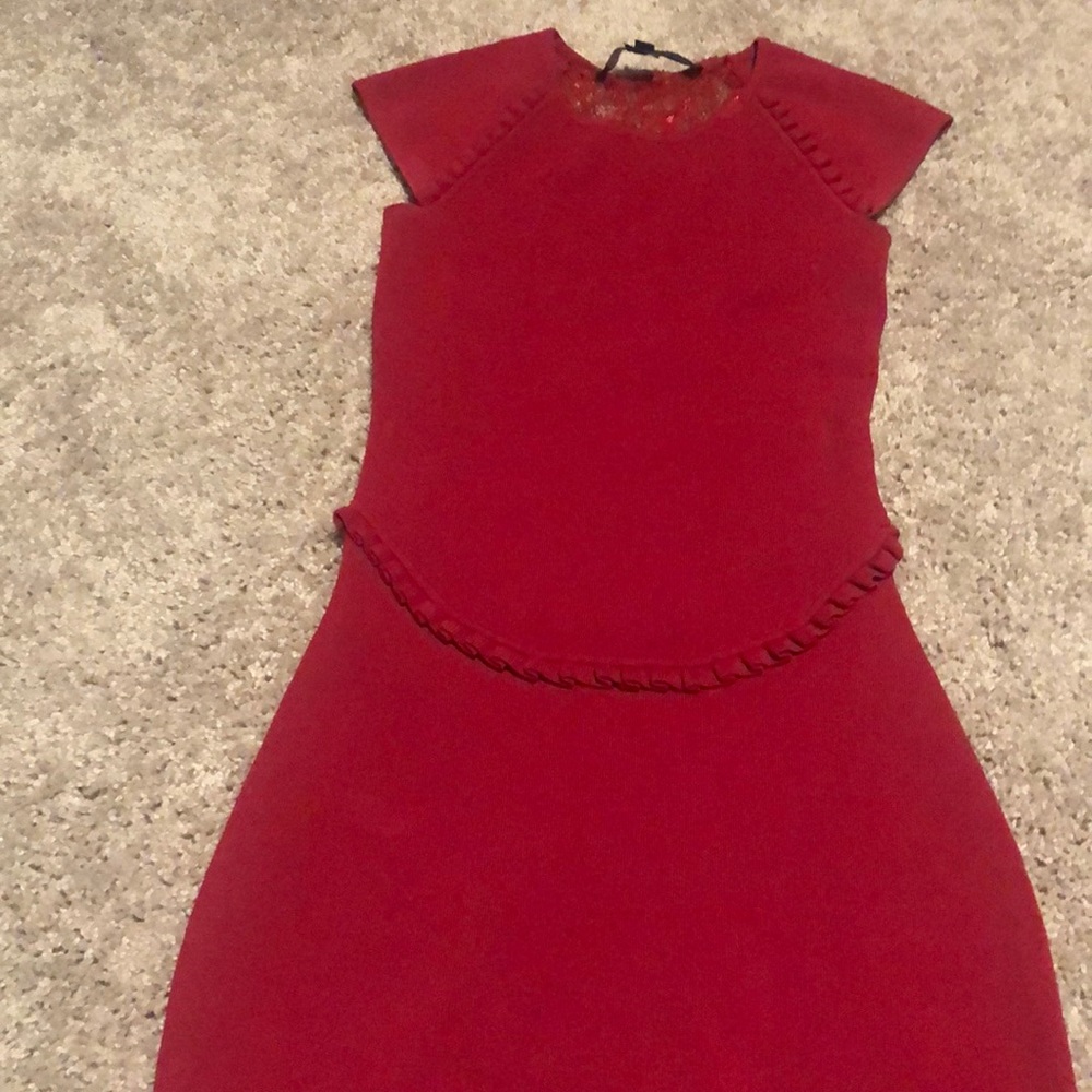 Dress your red off